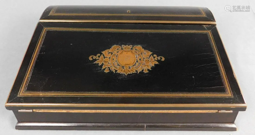 Table top wrighting box with key.