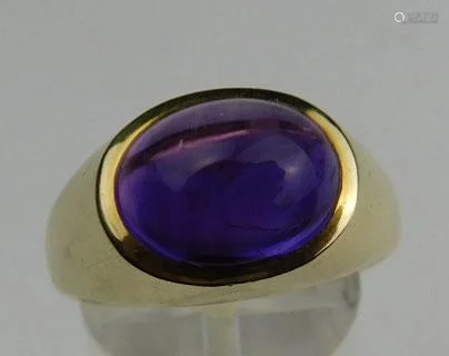 Ring yellow gold 585 with amethyst cabochon.