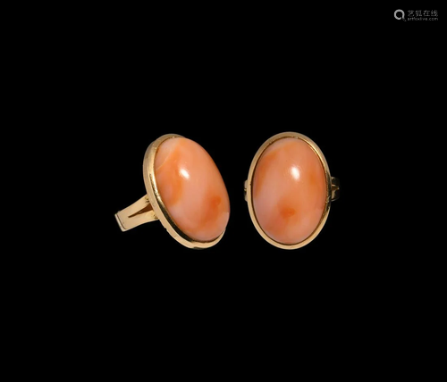 Vintage Gold Ring with Coral Cabochon