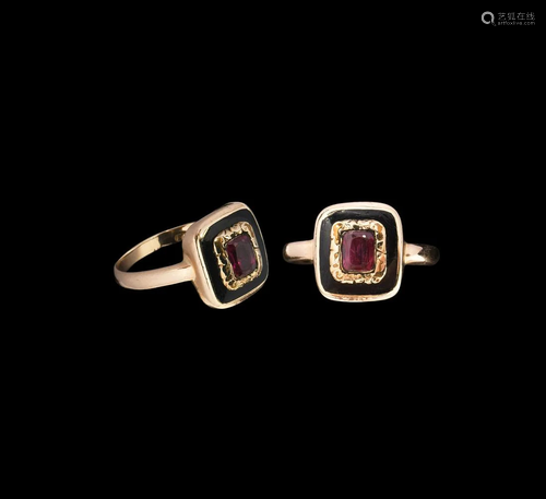 Victorian Gold Mourning Ring with Garnet