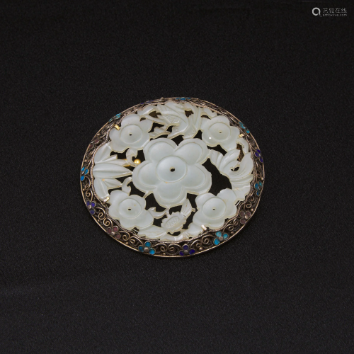 A Jade Plaque and Enamel Inlaid Silver Filigree Brooch,