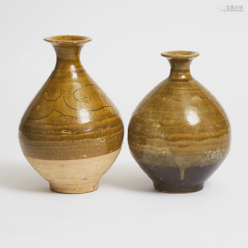 Two Pear-Shaped Bottle Vases, Yuan Dynasty or Later,