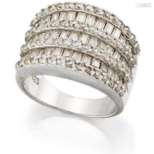 Bague en diamant et diamant baguette, de forme demi-cercle, ...