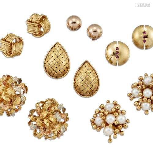 Six paires de boucles d'oreilles diverses, comprenant : une ...