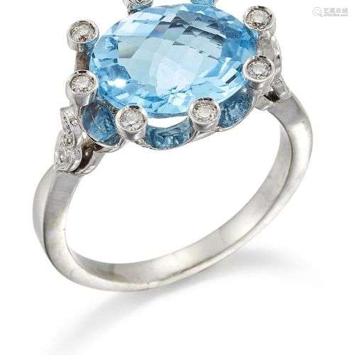 Une bague en topaze et diamant, la topaze bleue ovale de tai...