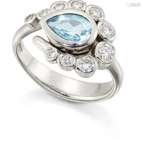 Bague en platine contenant une aigue-marine et des diamants,...