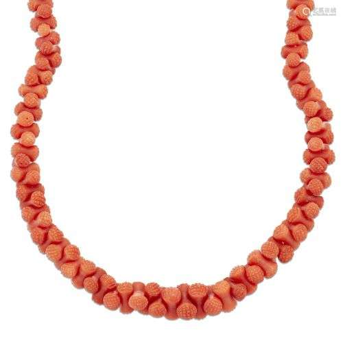 Un collier en corail de la fin du 19ème siècle, composé d'un...