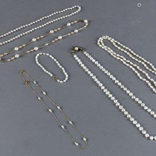 Petit lot de colliers et bracelet en Perles d’eau douce et P...