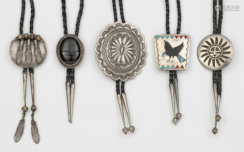 Kollektion von fünf Bolo Ties