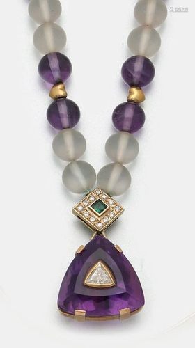 Dekoratives Amethyst-Collier mit Diamant-Solitär