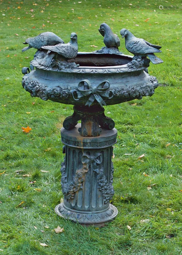 Prachtvoller Belle Epoque-Parkbrunnen