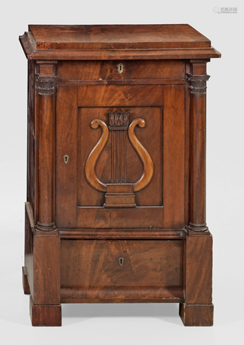 Biedermeier-Notenschrank