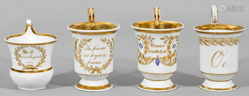 Vier Biedermeier-Andenkentassen mit Golddekor