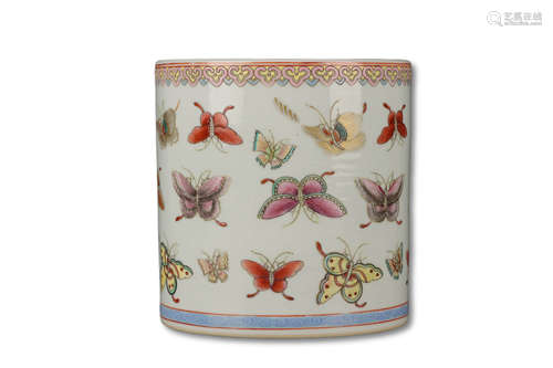 A Famille Rose Butterfly Pattern Porcelain Brush Pot