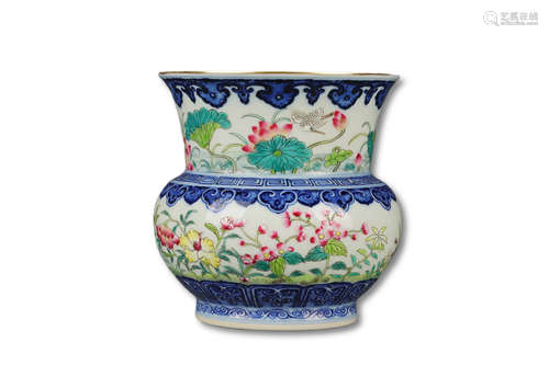 A Blue And White Famille Rose Flower Porcelain Slag Bucket