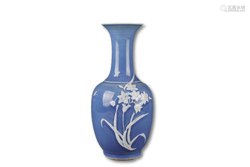 A Blue Glazed White Flower Pattern Porcelain Vase