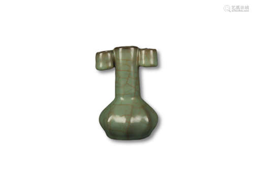 A Green Glazed Double Ear Porcelain Vase