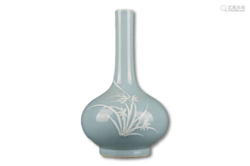 A Blue Glazed White Flower Pattern Porcelain Vase