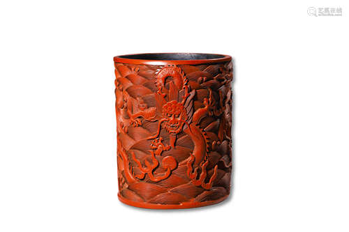 A Large Lacquerware Dragon Pattern Pen Holder