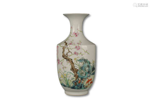 A Famille Rose Flower Pattern Porcelain Vase