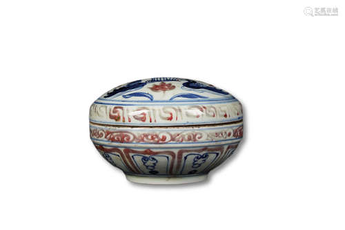 A Blue And White Red Flower Pattern Porcelian Lidded Box