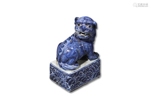 A Blue and White Lion Shape Porcelain Paper Weight