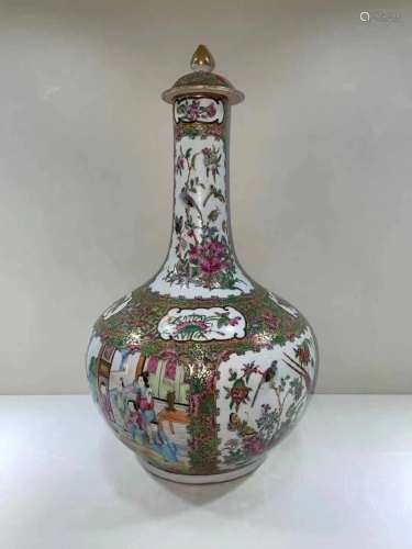 Cantonese Flower Bottle in Qing Dynasty