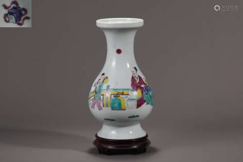 Characters Ornamental Bottle in Qing Dynasty