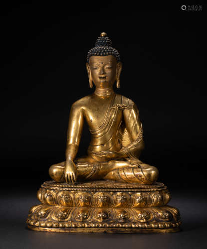 Gilt bronze Buddha statue in Qing Dynasty