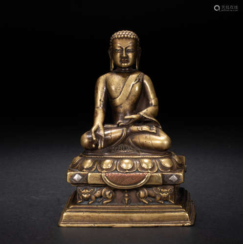 Gilt bronze Buddha statue in Qing Dynasty