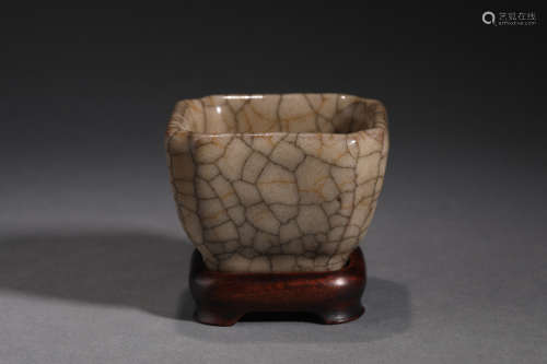 Ge Kiln Cup in Song Dynasty