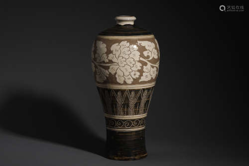 Cizhou Kiln Flower Plum Bottle in Song Dynasty
