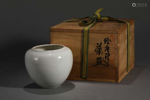 Celadon Ru Kiln Jar in Song Dynasty
