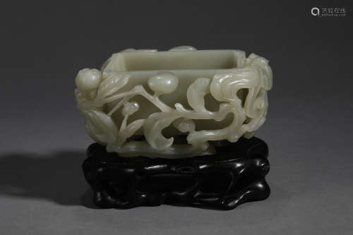 Hetian Jade Flower Pen wash in Qing Dynasty