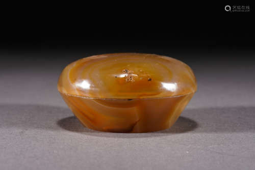 An agate box and cover