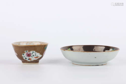 A set of bean-sauce-coloured glaze famille-rose cup and bowl