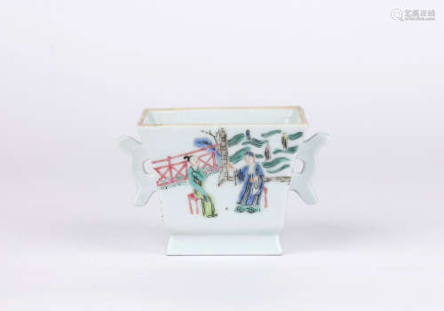 A Wu cai 'figure' cup