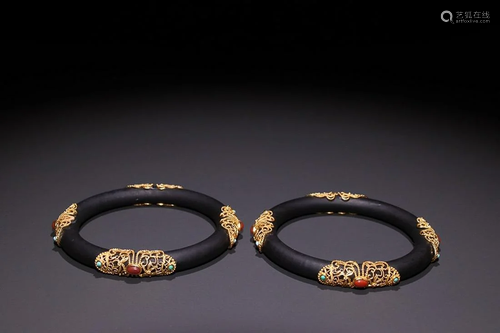 PAIR OF GOLD-MOUNTED AGARWOOD BANGLE