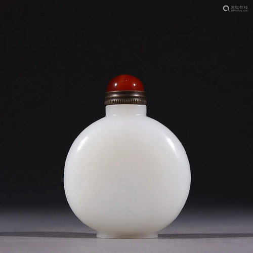 HETIAN WHITE JADE SNUFF-BOTTLE