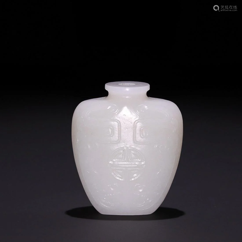 HETIAN 'DRAGON' SNUFF BOTTLE