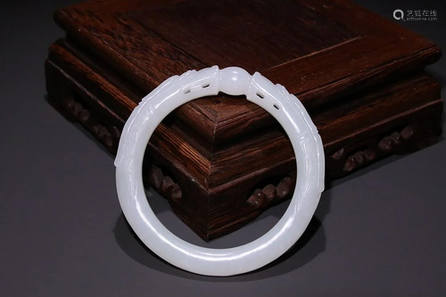 HETIAN WHITE JADE 'DRAGON AND PEARL' BANGLE