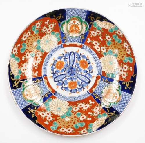 A Japanese Imari charger, decorated with a central design of...