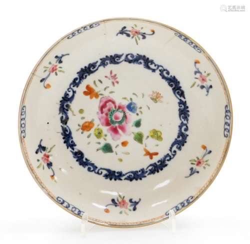 A Chinese porcelain plate, decorated with a central roundel ...