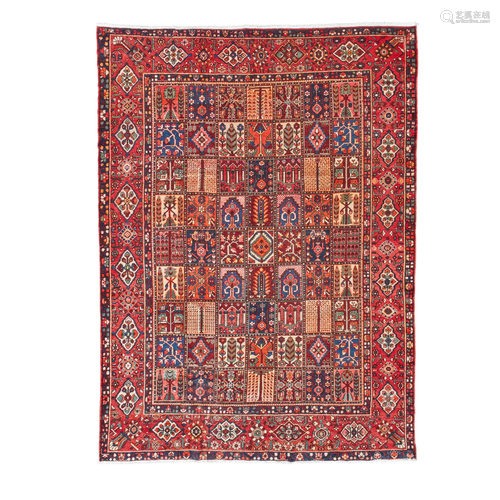 BAKHTIARI CARPET WEST PERSIA, LATE 20TH CENTURY