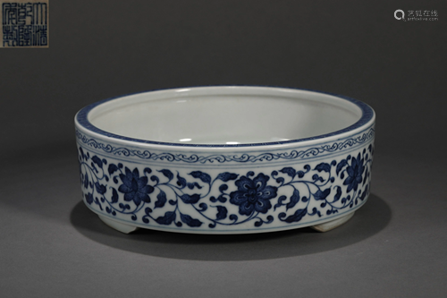 Large blue-glazed flower pot in the Qing Dynasty