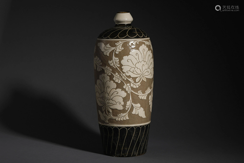 Cizhou Kiln Flower Plum Bottle in Song Dynasty