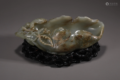 Hetian Jade Lotus Leaf Pen wash in Qing Dynasty