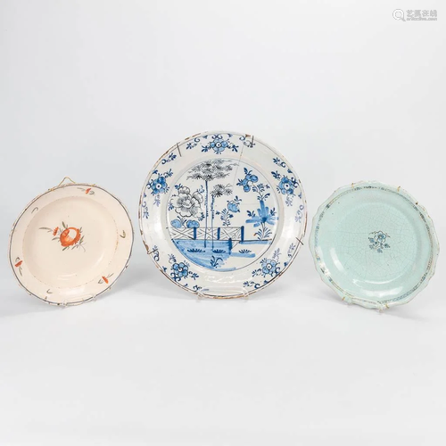 An assembled collection of 3 antique display plates,