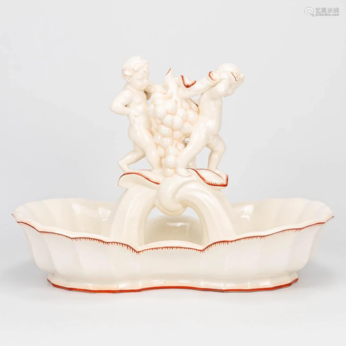 A table centerpiece made of ceramics with putto and