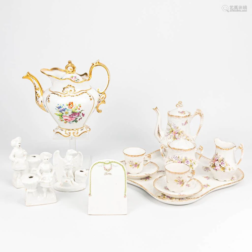 A coffee service made of porcelain, a menu card, vieux